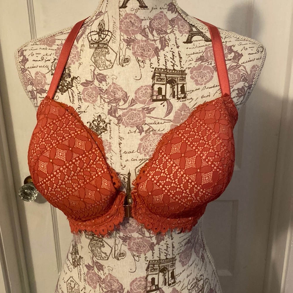 New without tags Victoria's Secret bra 34DDD